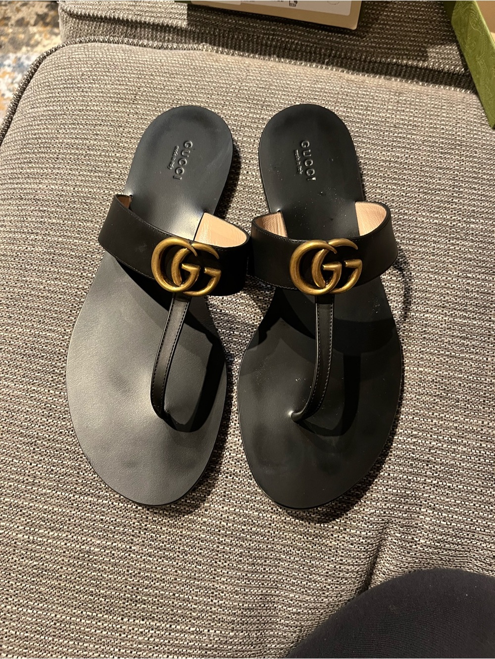 Gucci Black Leather Gold Double G Thong Sandals - Picture 2 of 6